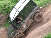 عبور هیجان انگیز جیپ از منطقه ای سخت