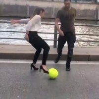 فوتبال با پاشنه بلند