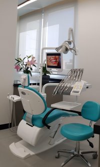 مرکز تخصصی دندانپزشکی آفاق