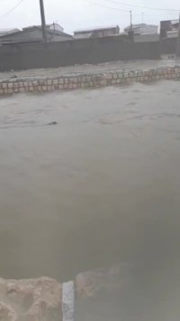 وضعیت آب کانال مسیر محل شنا(جاده محل شنا) بندرترکمن در اثر بارش شدید اخیردر دوم فروردین سال98