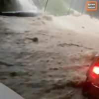 جاری شدن سیلاب سنگین در تونل خرم آباد به اندیمشک (خوزستان)