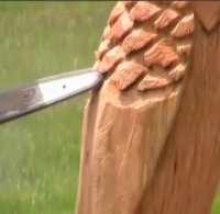 کنده کاری رو چوب با اره برقی