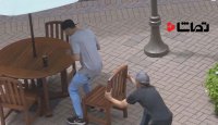 دوربین مخفی - کشیدن صندلی از زیر پای آدم ها