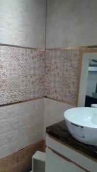 کاشی سرامیک دیوار مهریما رباط مدل آتن کرم و کربنی سرویس بهداشتی حمام و پارکینگ