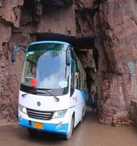 تونل عجیب در دل طبیعت!