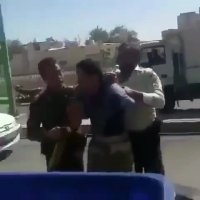 برخورد پلیس با یک دستفروش