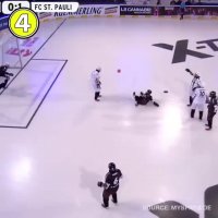 فوتبال بازی روی یخ