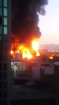 آتش سوزی وسیع انبارهای محدوده خیابان فداییان اسلام