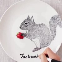 نقاشی زیبا روی بشقاب