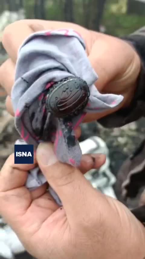 لحظه پیدا شدن انگشتر آیت الله رئیسی در محل سانحه