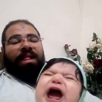 این فسقلی هم فرق اهنگ شاد و غمیگین و میفهمه!