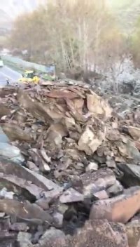 مسدود شدن جاده چالوس به دلیل ریزش کوه