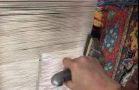 پودگذاری فرش دستباف در کارگاه فرش فراهان