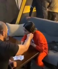 هرکاری که پسره انجام میده رو انجام بده!!