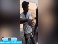 خوردن زنده زنده جوجه توسط پسر هندی