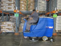 نظافت انبار با استفاده از اسکرابر