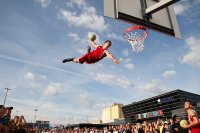 حرکات خارق العاده ی بسکتبال آکروباتیک