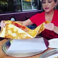 وقتی تو برنامه رژیم غذایی نوشته یک تیکه پیتزا!