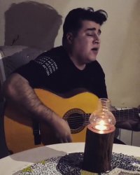 اجرای زنده ترانه ای از مهدی یغمایی