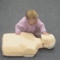 اینم فیلم جالب از احیای قلبی توسط  کودک!!