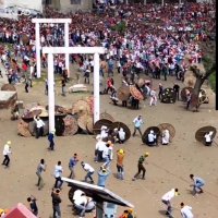 جشنواره پرتاب سنگ در هند با بیش از صدها زخمی