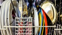 چرا مردم در برابر استفاده از ماشین ظرفشویی مقاومت می‌کنند