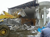 تخریب شهرک غیرمجاز 32 هزار متری در چهارباغ البرز