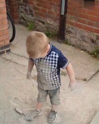 کلیپ بچه های بامزه و بازیگوش