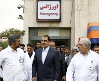 عیادت وزیر بهداشت از پزشک اورژانسی که مجروح شده بود