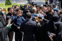 پرسش و پاسخ وزرا و خبرنگاران در حیاط دولت