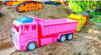 ماشین های رنگی کودکانه : خاک برداری کامیون های رنگی با کمک بیل مکانیکی بزرگ