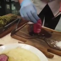 یه مرد پیدا نمیشه مارو ببره اینجا؟