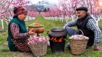 آشپزی روستایی آذربایجان خانم فرناز - درست کردن خوراک گوشت بخار پز و نان سنتی