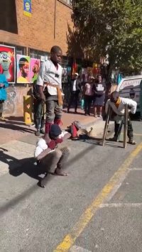 ویدیوی جالب از اجرای خیابانی در آفریقا