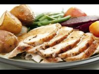 غذای رژیمی با گوشت سینهل بوقلمون و سبزیجات