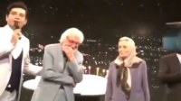 بوسه جمشید مشایخی در جشن تولد ژاله علو