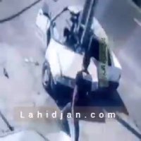 لحظه برخورد پراید به تیر برق در لاهیجان!