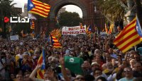 شادی مردم کاتالان هنگام شنیدن خبر اعلام استقلال توسط پارلمان کاتالونیا