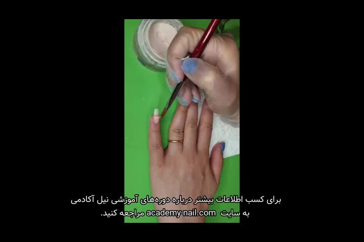 آموزش کاشت ناخن هلویی : مرحله سوم : موادگذاری - نیل آکادمی