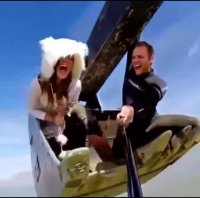 تفریح هیجان انگیز با بیل مکانیکی