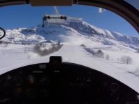 فرود در کوهستان برفی