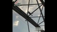 فیلم/ سقوط مرد عنکبوتی اهواز از بالای پل(16+)