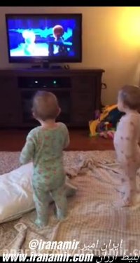 واکنش این خواهران دوقلوی ۲۳ ماهه در فیلادلفیا به دیدن انیمیشن حسابی رسانه‌ای شده