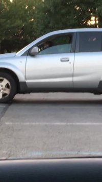 بیقراری سگی در انتظار صاحبش