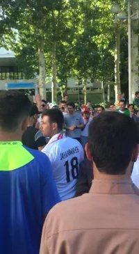 حال و هوای هواداران تیم ملی مقابل ورزشگاه آزادی