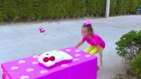 داستان های سوفیا _ سوفیا و مکس با اتوبوس جدید Toy Hello Kitty بازی می کنند