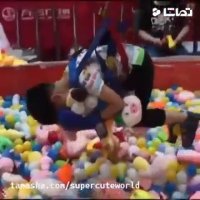 بازی هیجان انگیز در شهربازی