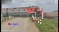 تصادف وحشتناک تراکتور  با قطار