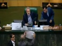 شوخی عجیب لاریجانی هنگام به آتش کشیدن پرچم آمریکا