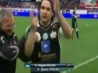 گلزنی پسر خردسال در بازی خداحافظی پدرش